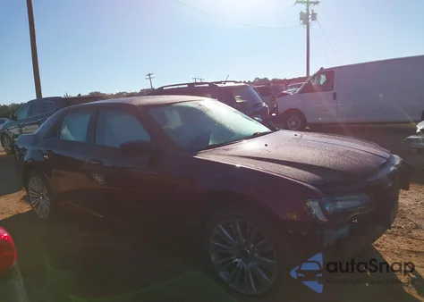 2019 Chrysler 300 Touring z USA, uszkodzony, nr VIN 2C3CCAAG5KH698310